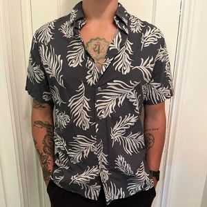 Vince - Gray Floral Print Shirt - M